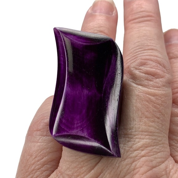 Gorgeous Deep Purple Ring Unique Shape Measurements in Photos Size 6.5 - Picture 1 of 5
